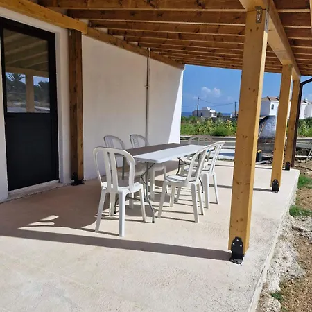 Rockaway House * Pomos