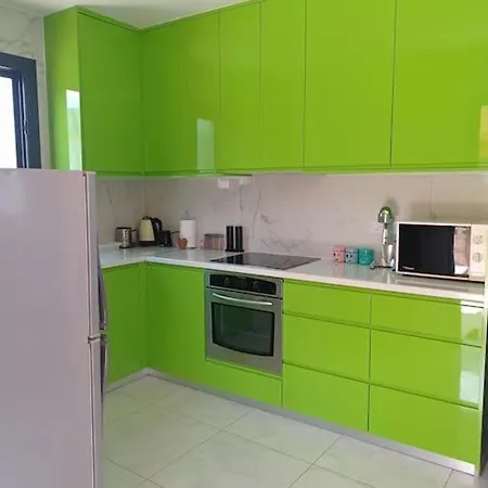 Rockaway House Pomos